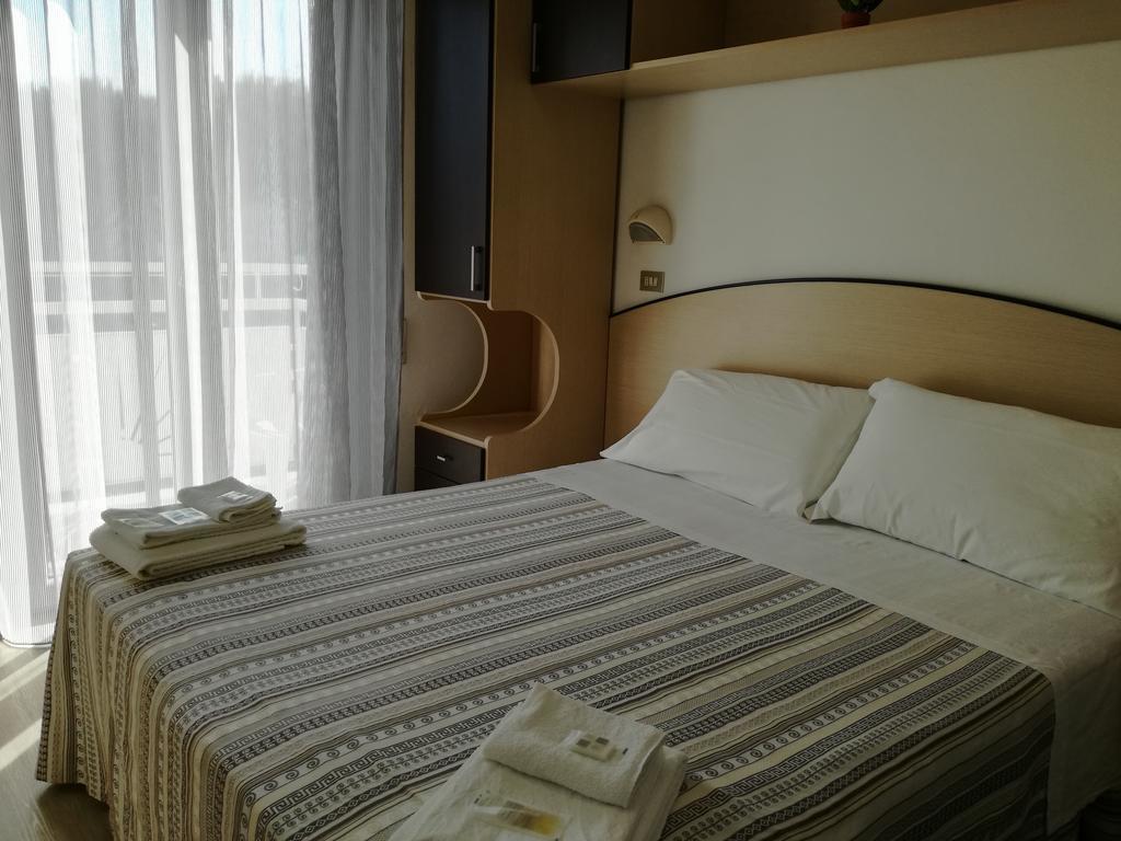 B&B Hotel Serenita 벨레지아아지마리나 외부 사진